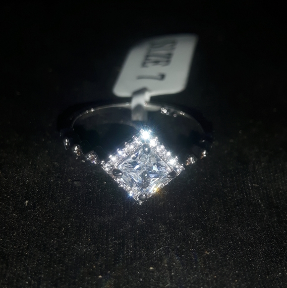 🍁 3 for 28 - Size 7 - Diamond Shaped Ring - NWT - Picture 2 of 5